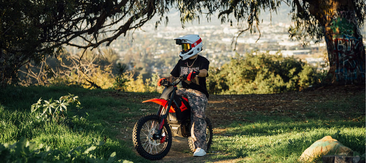 Motocicletă electrică Yozma pe traseu off-road